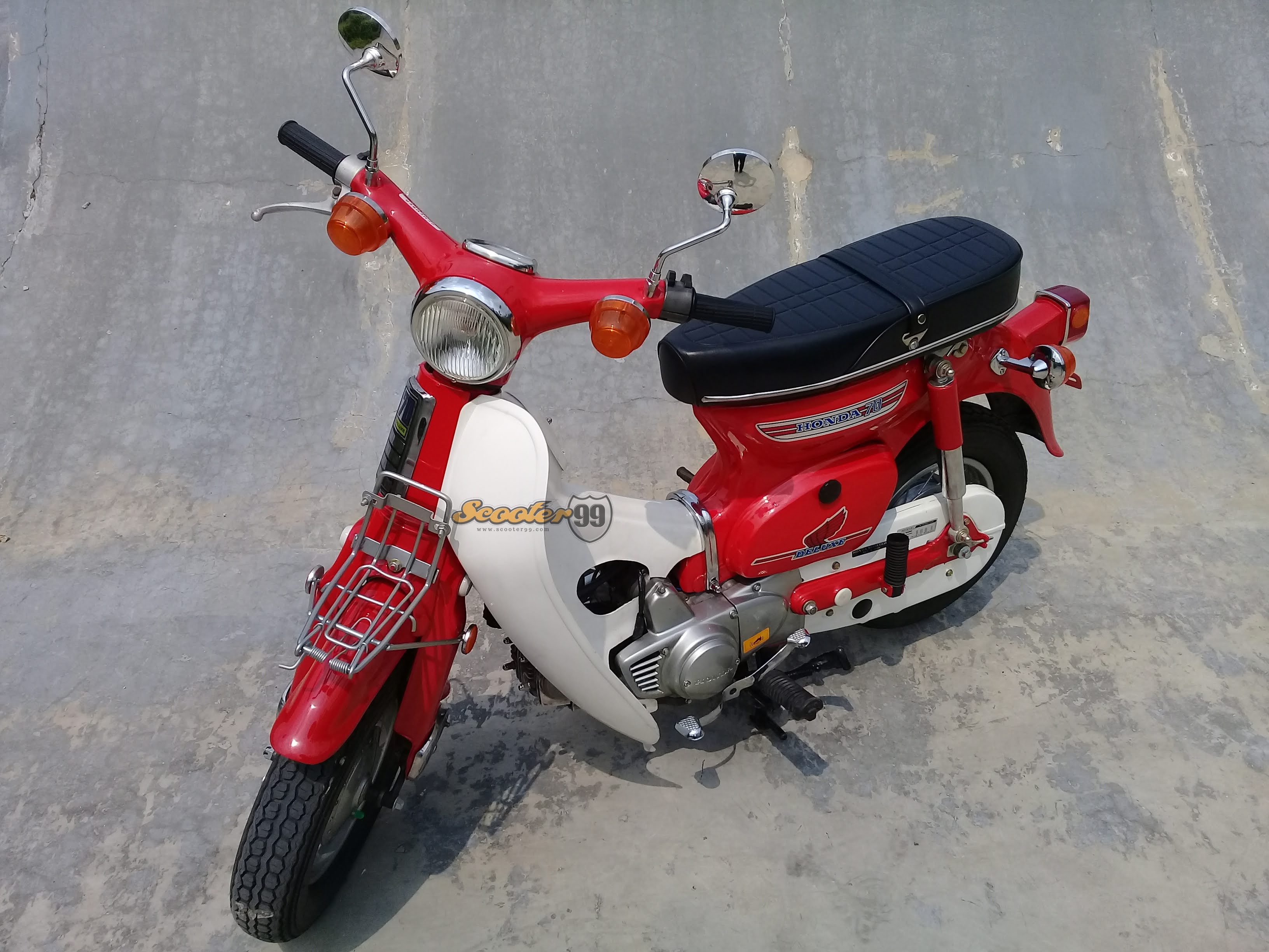 Side profile Honda C70 Deluxe Mini Bike with chrome details